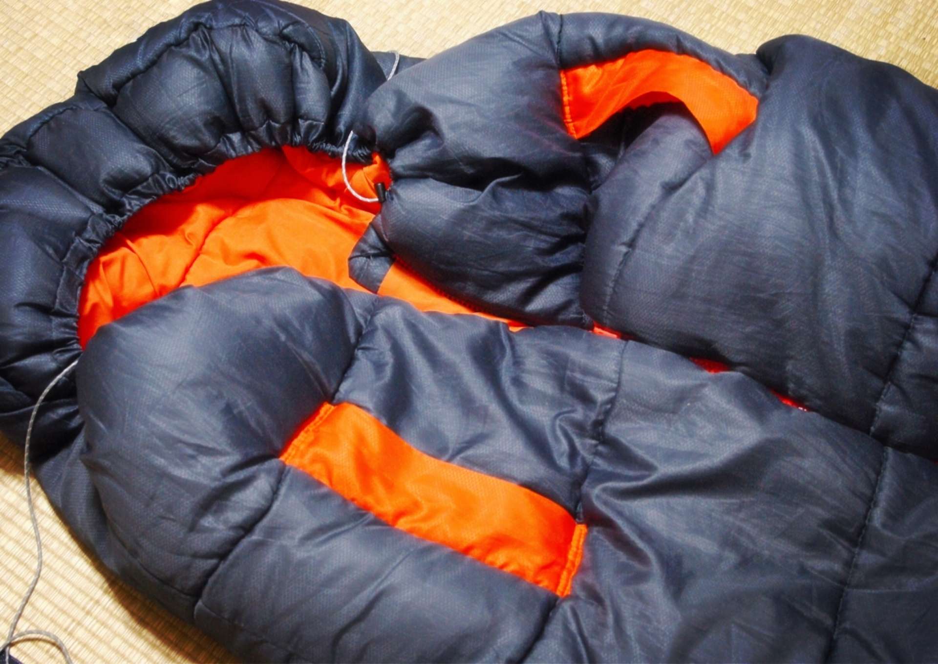 新商品】寝心地最高 マミー型 寝袋 ダウンシュラフ 700g オレンジ+